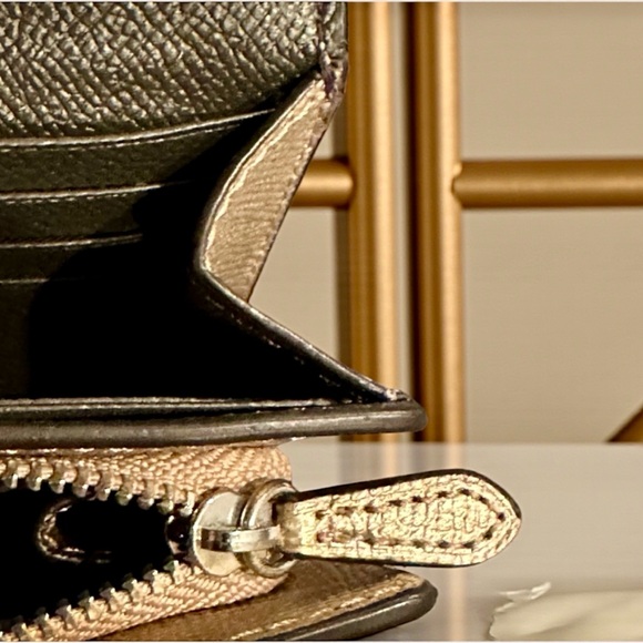 COACH Slim Envelope Wallet in Signature with Metallic (Platinum/Light Gold) - Picture 4 of 7